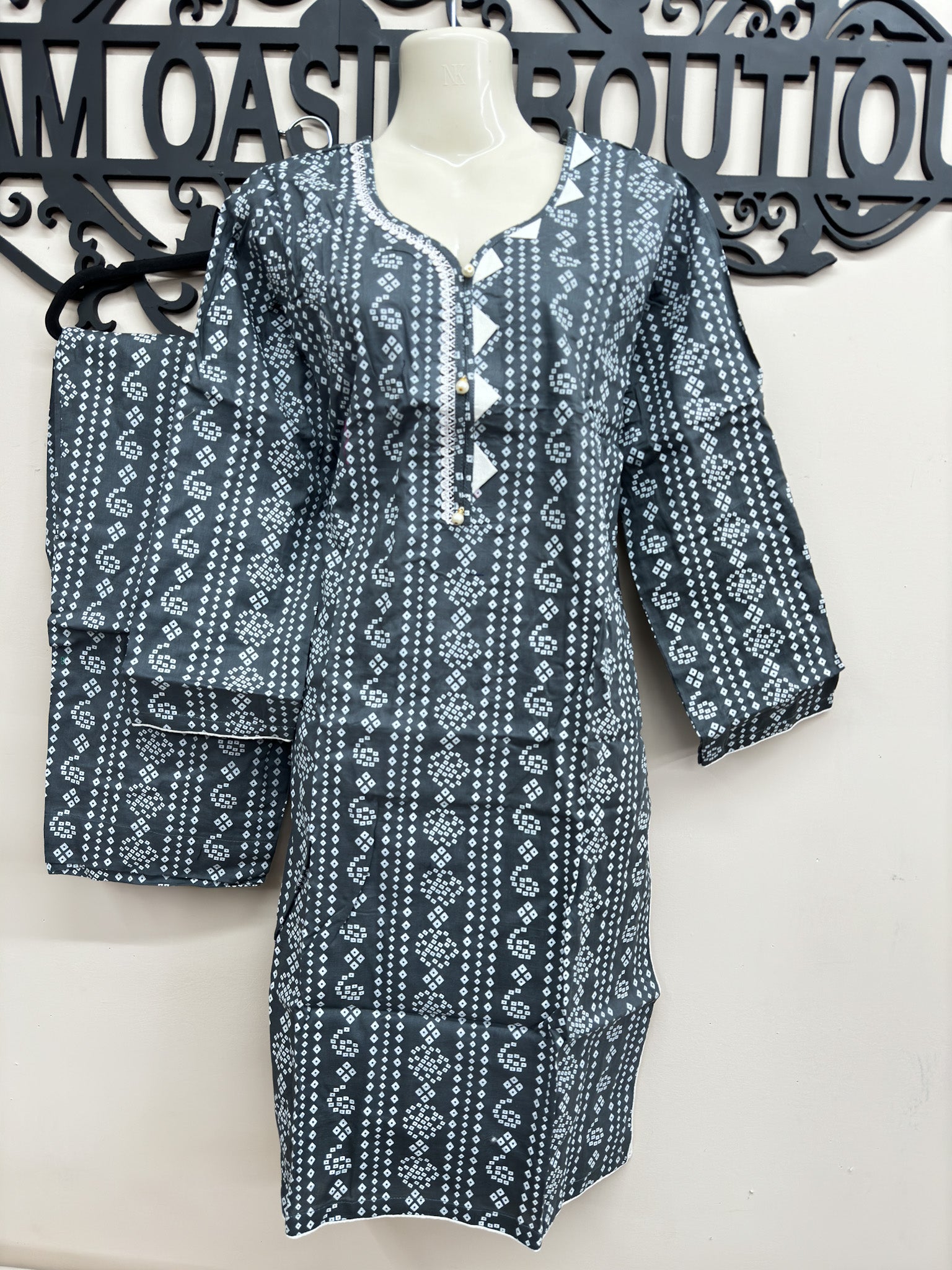 Grey Chunri Printed Cotton 3-Piece Outfit