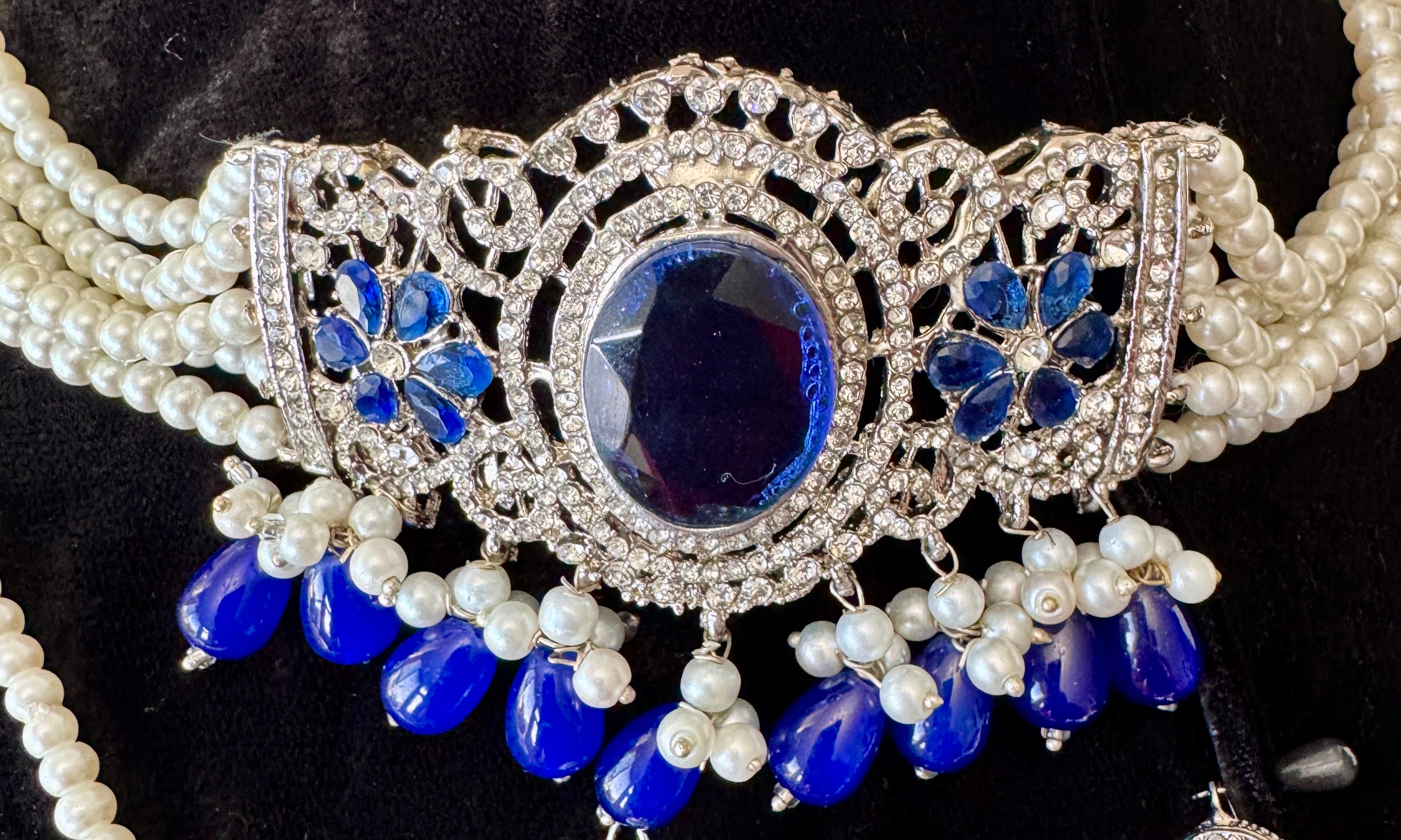 Elegant Choker Set – White & Blue Pearls ✨💙