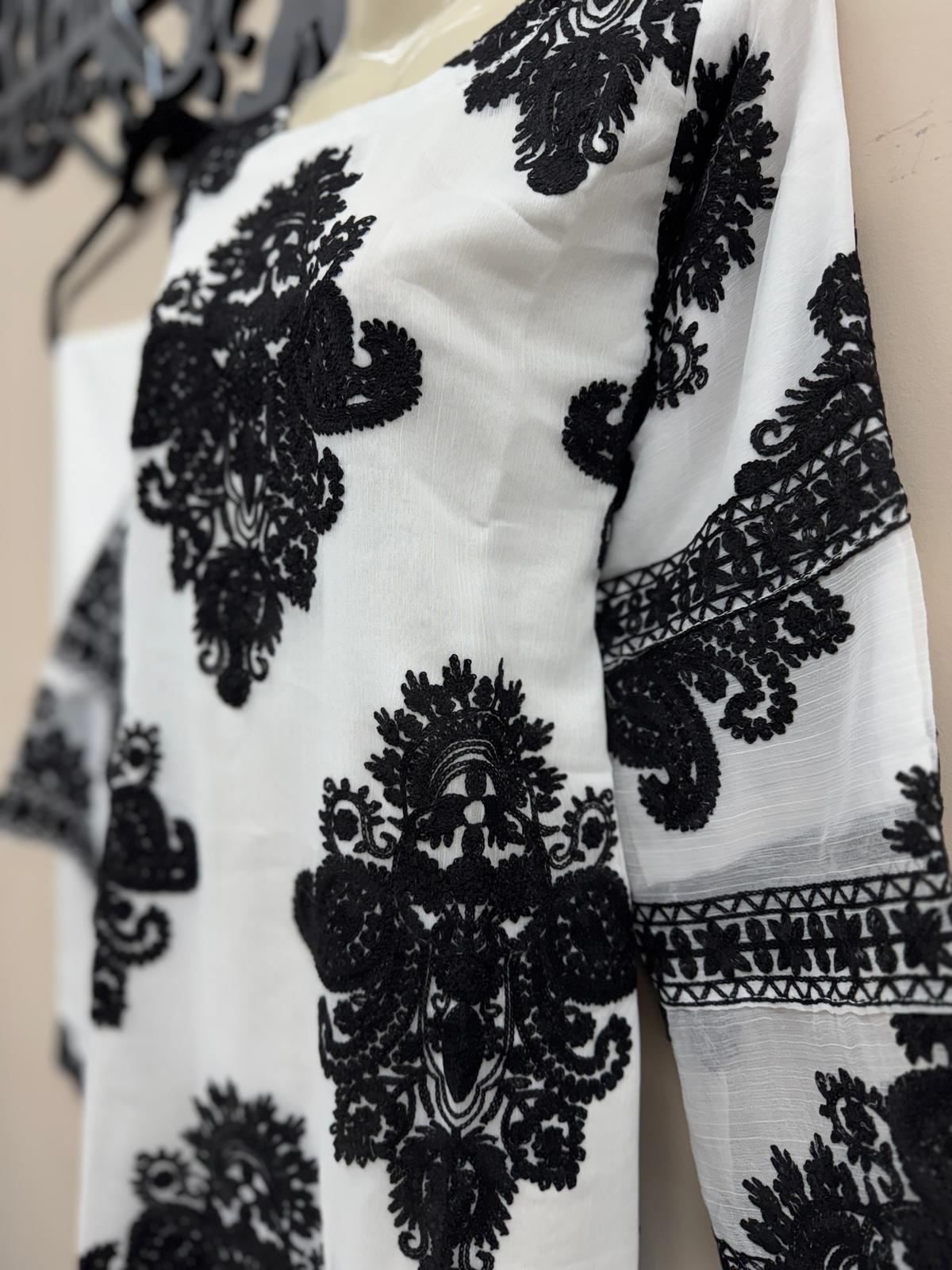 Chiffon Embroidered 3-Piece Outfit - Timeless Elegance for All Seasons