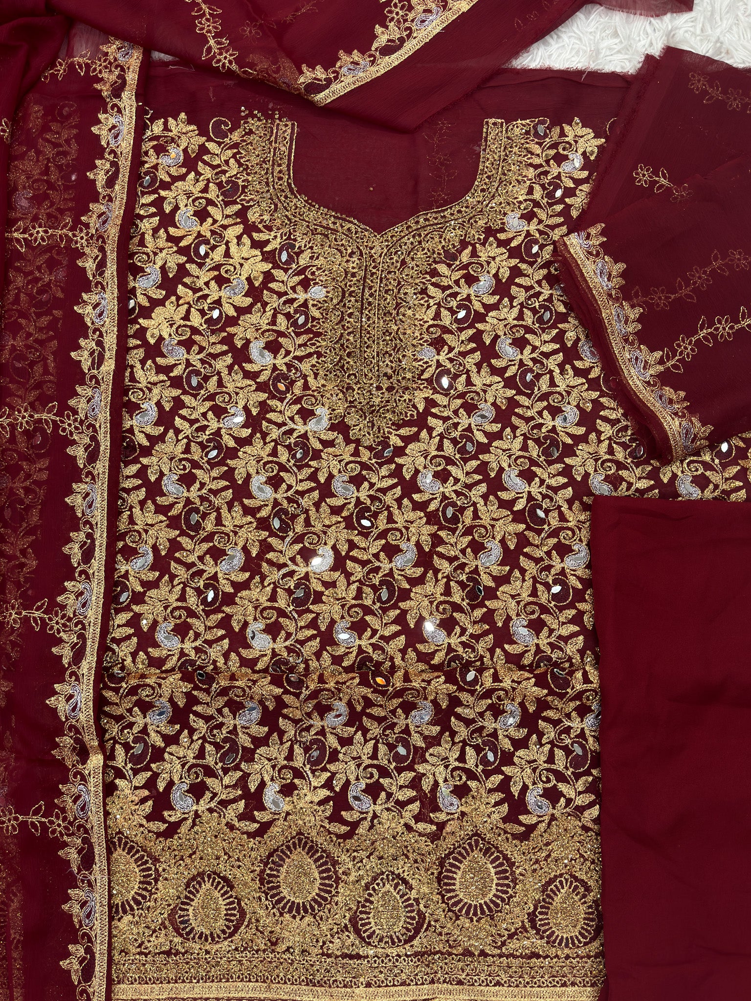 Unstitched 3-Piece Outfit in Mehroon