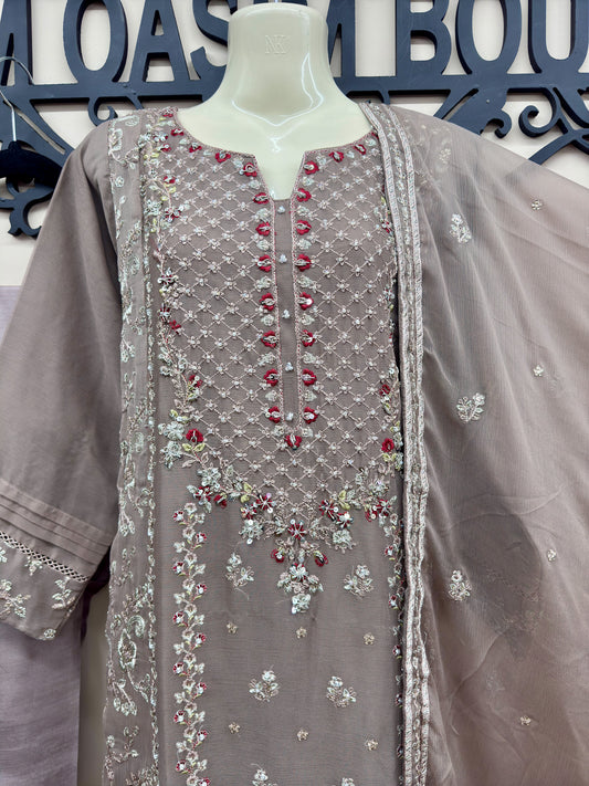 Agha Noor Inspired 3-Piece Embroidered Outfit ✨💖*