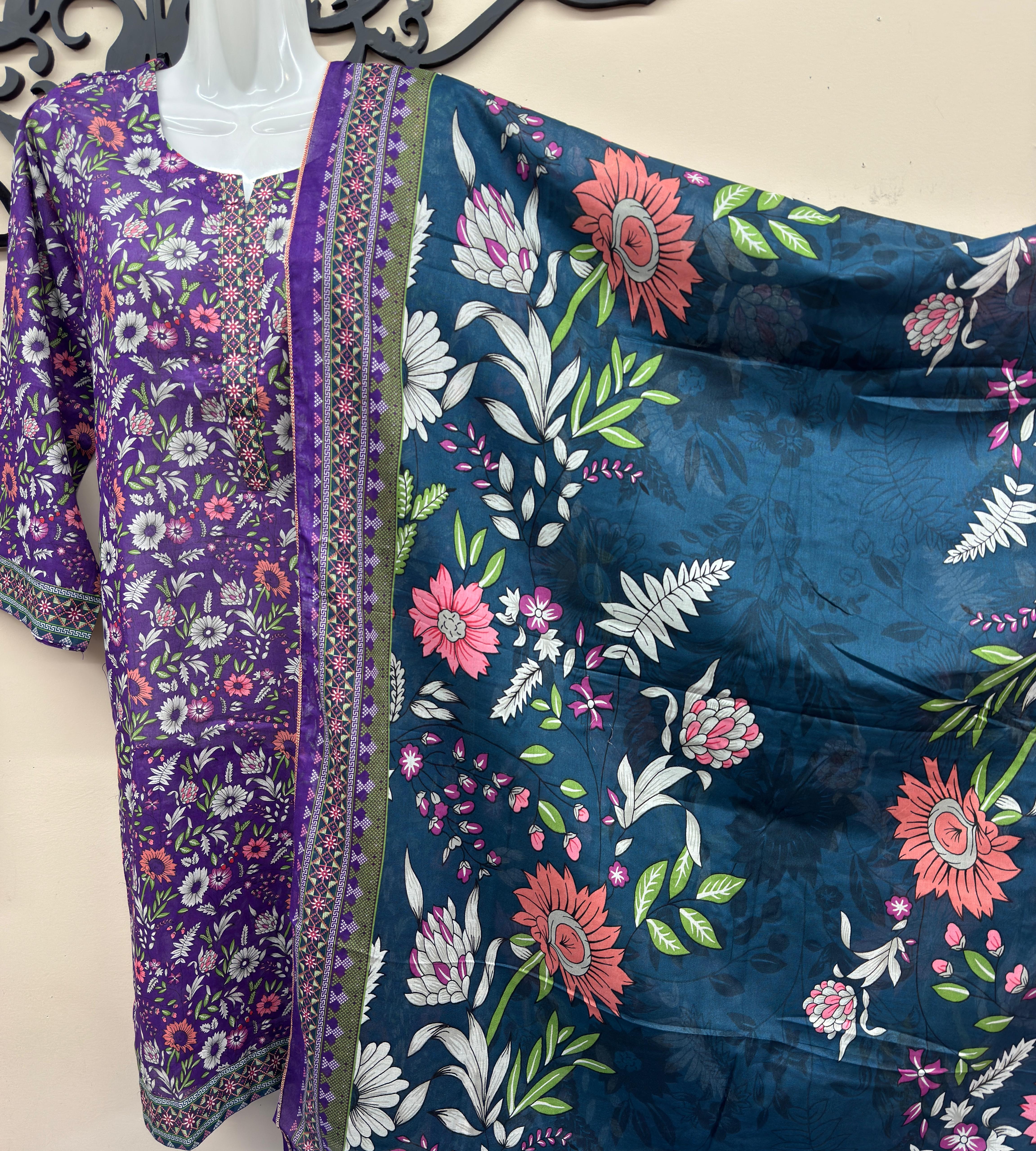 Women's 3 Pcs Lawn Printed Suit