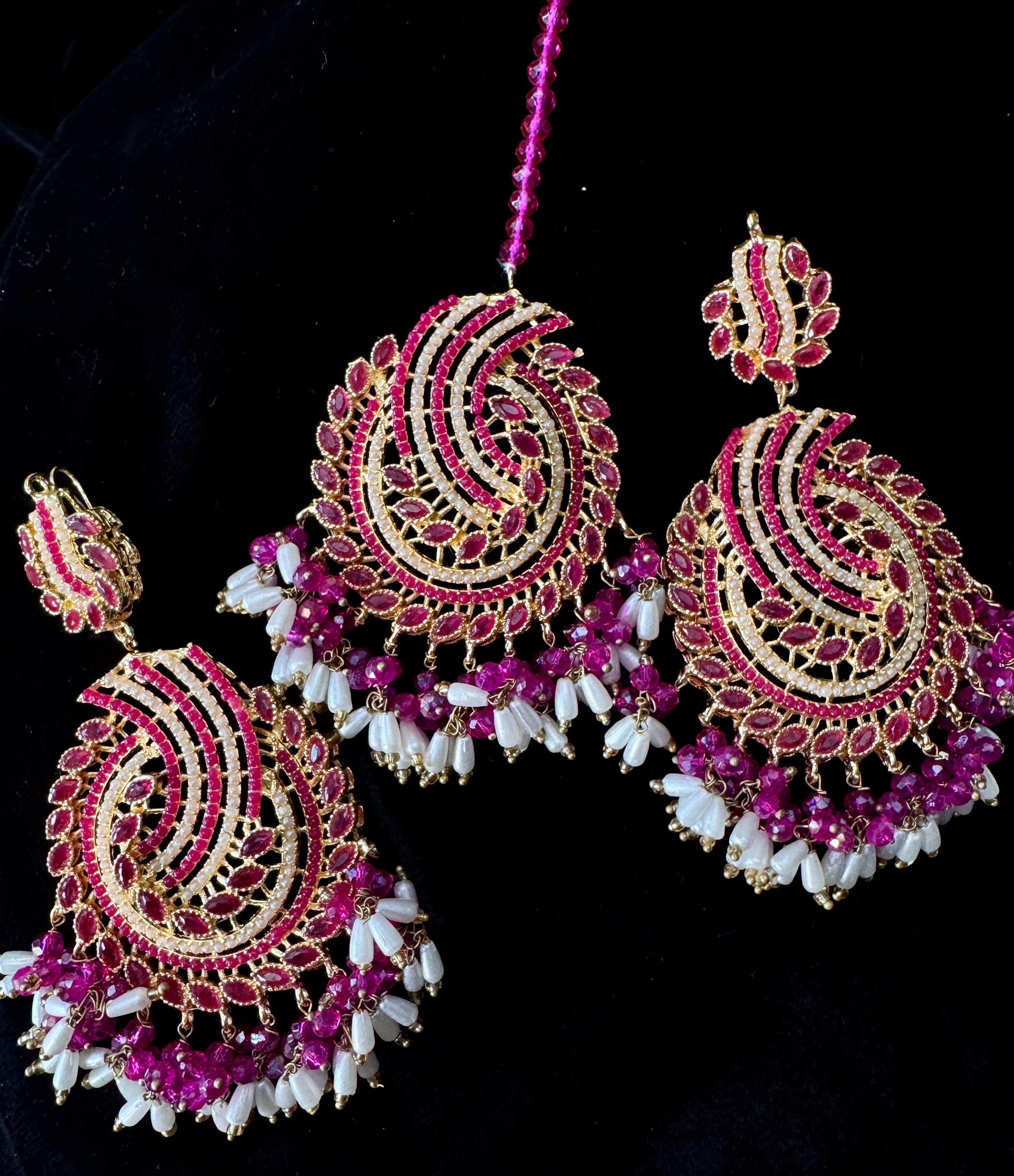 Elegant Earrings & Tika Set – Red Stone & White Pearls ✨❤️🤍