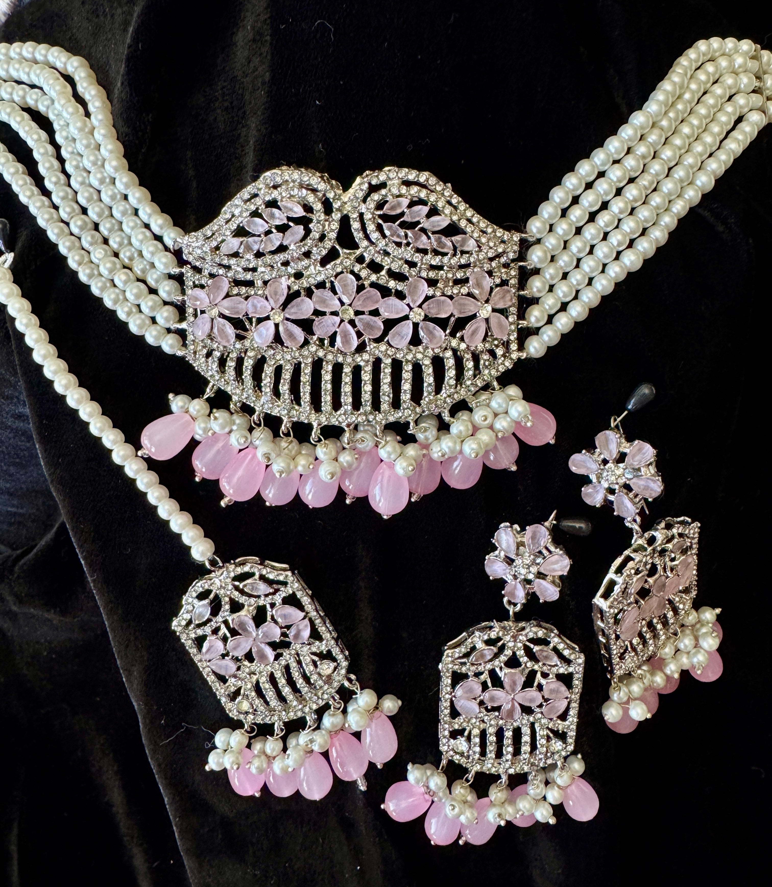 Elegant Choker Set – White & Baby Pink Pearls ✨💖