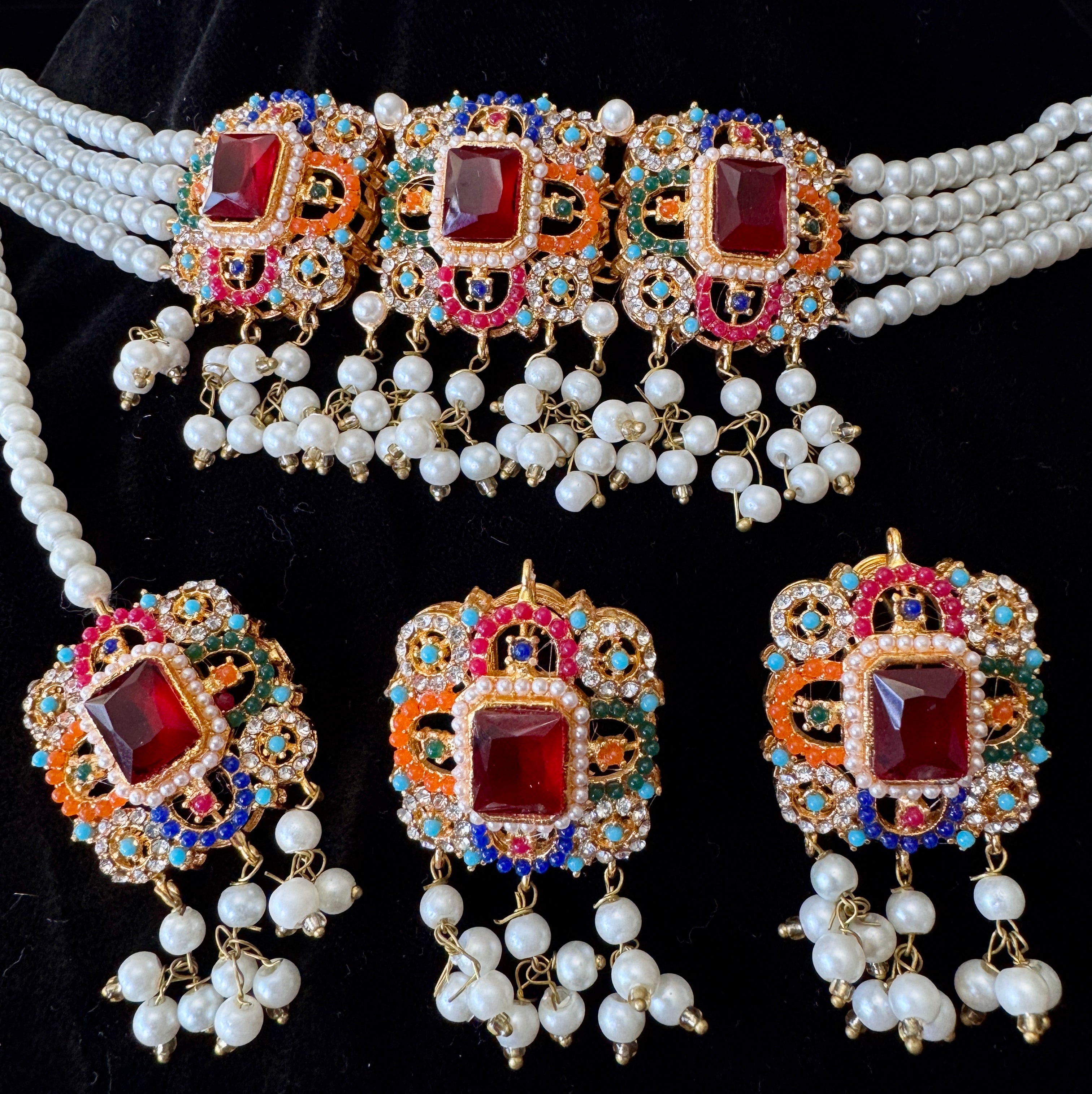 Elegant Choker Set – White Pearls ✨💖