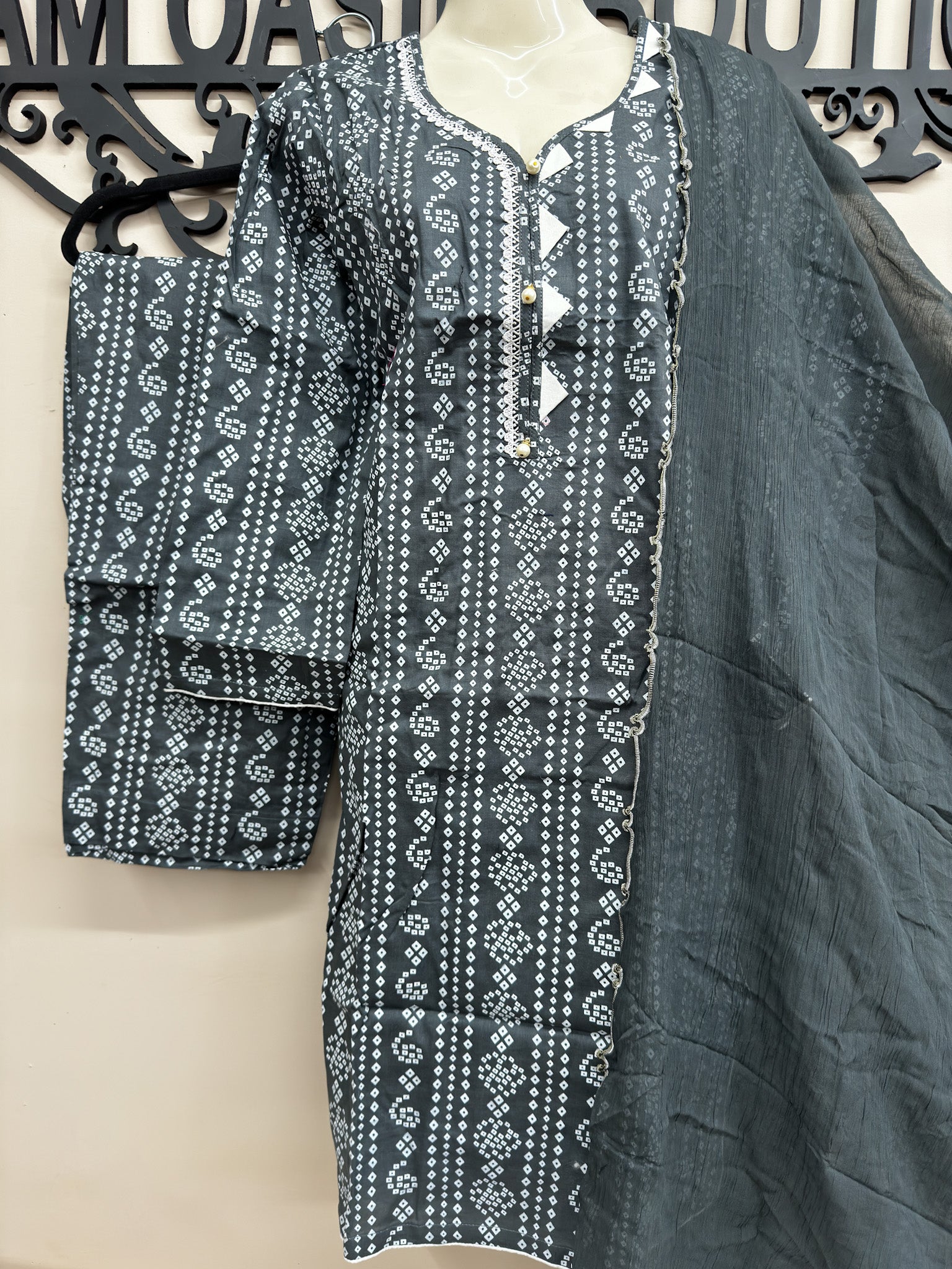 Grey Chunri Printed Cotton 3-Piece Outfit