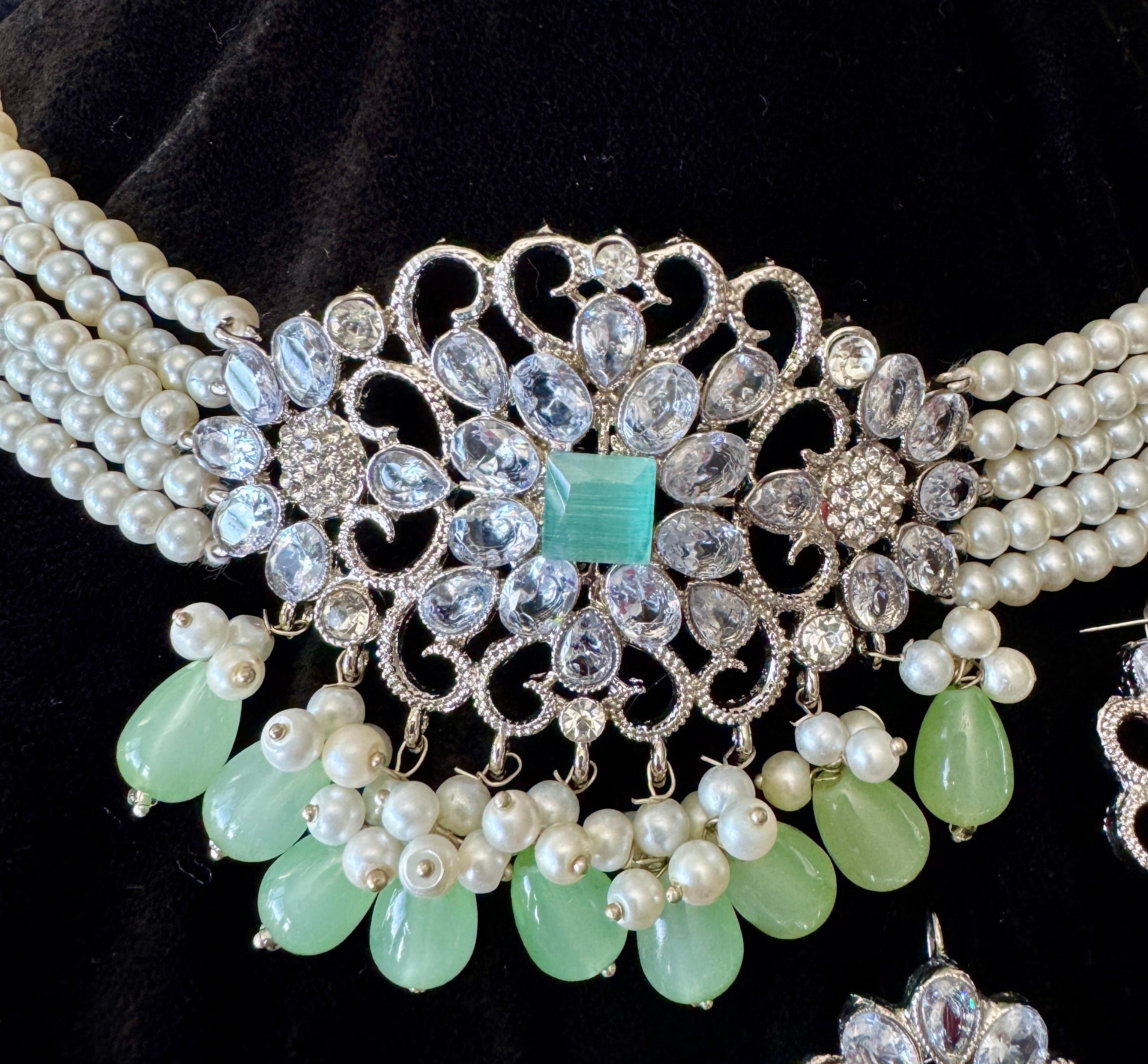 Elegant Choker Set – White & Aqua Pearls ✨💙