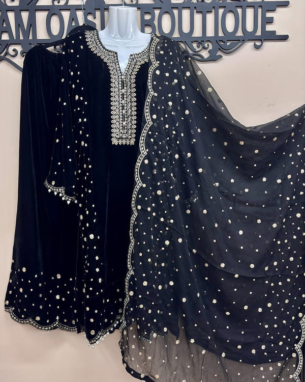 Elegant Black 3-Piece Velvet Embroidered Ensemble for Women – Luxury Formal Wear with Chiffon Dupatta