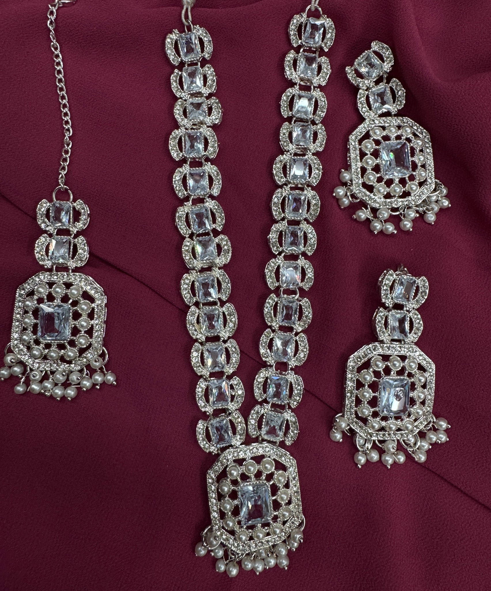 Beautiful Silver Artificial Necklace Set