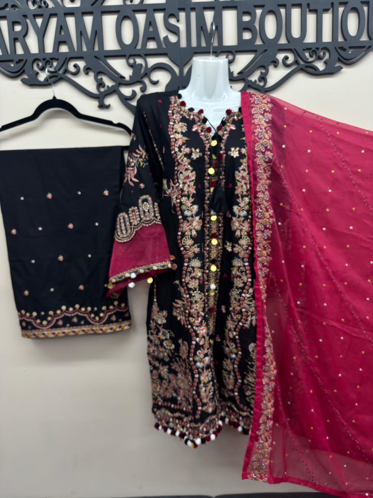 embroidered lawn suit Canada