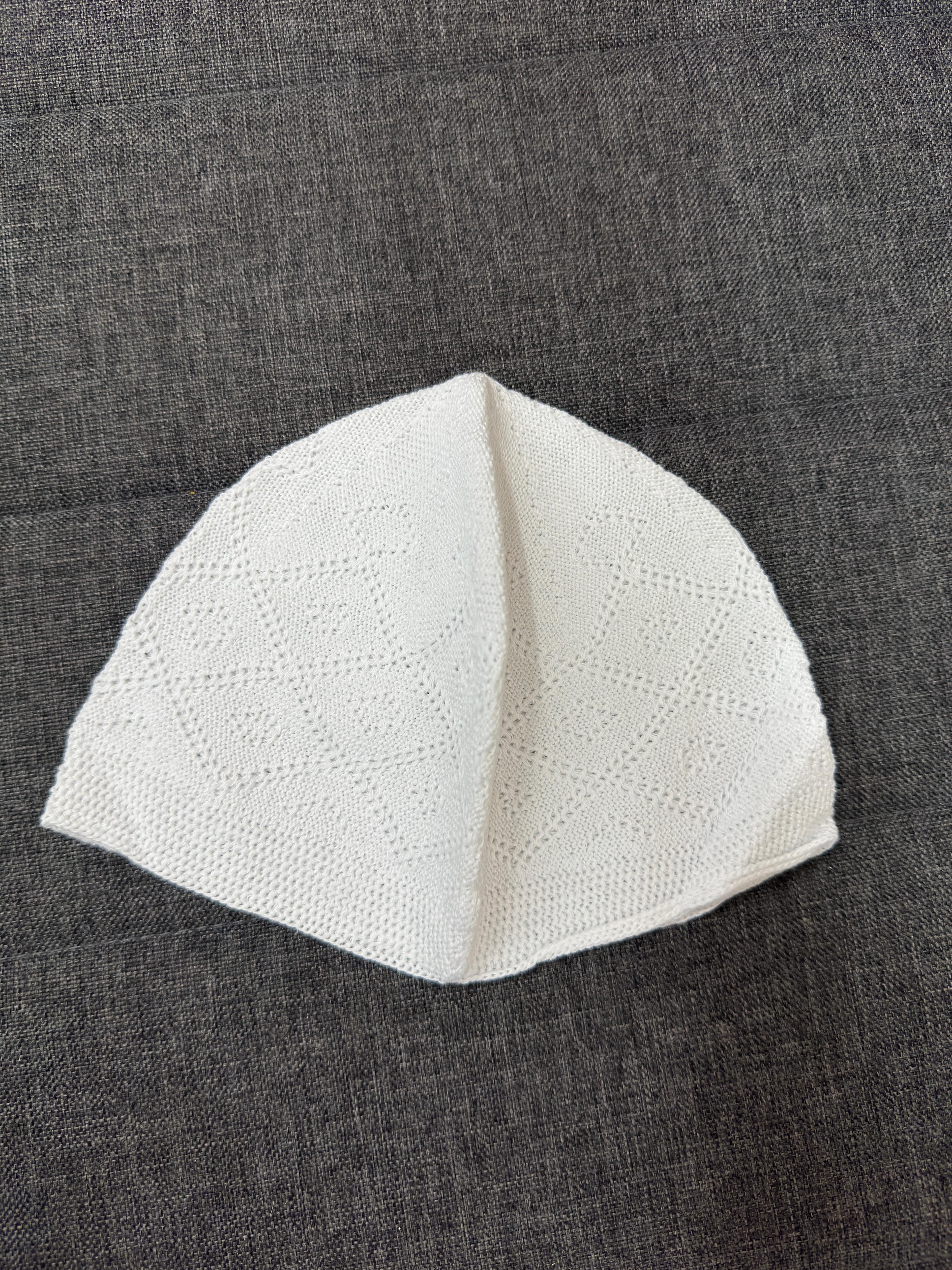 White Men’s Prayer Top – Comfortable Islamic Namaz Cap for Men