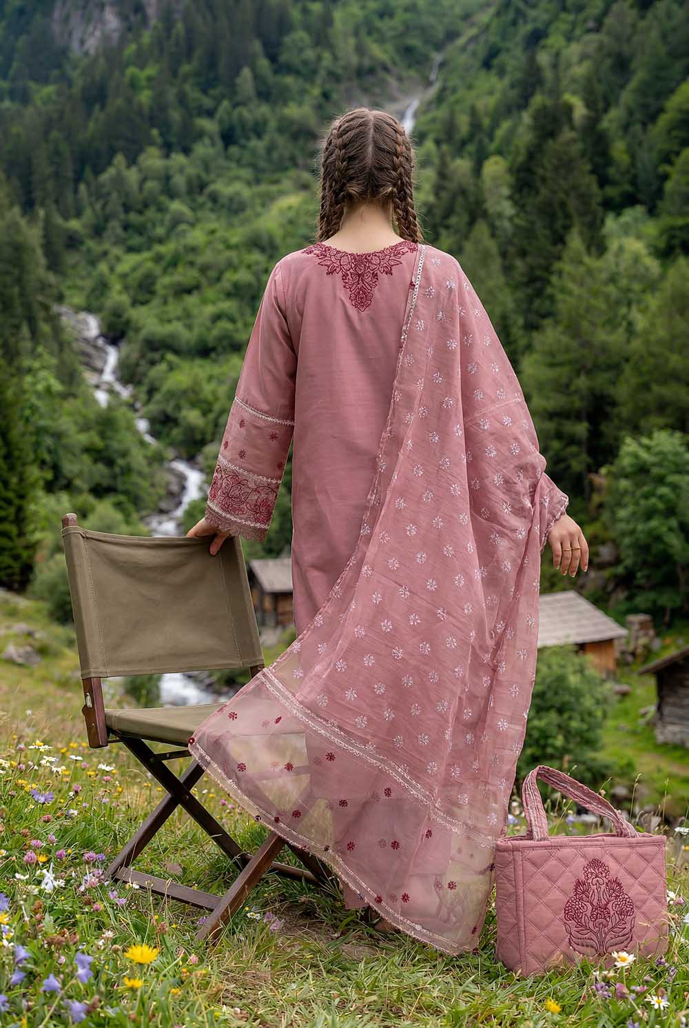 Zahra Rubab Tea Pink 4 Piece Embroidered Lawn Suit with Matching Bag