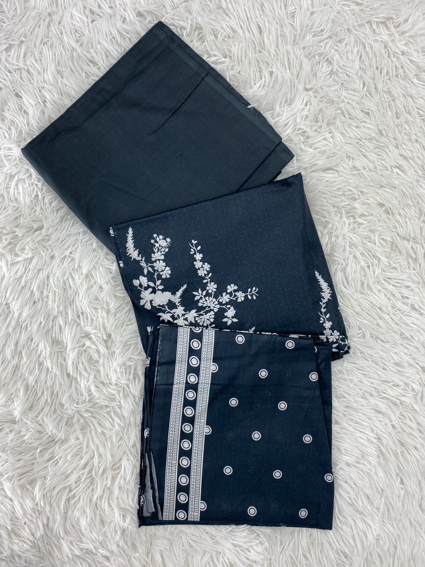 Unstitched 3PC Lawn Outfit