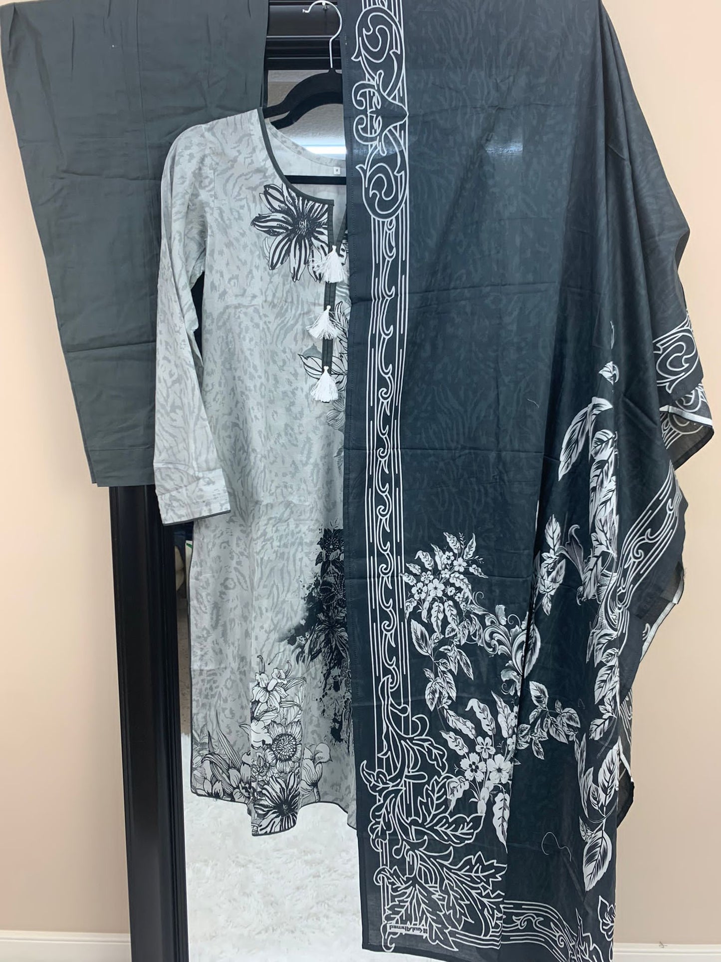 Gul Ahmed Lawn 3PC outfit